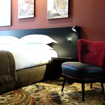 Hotel Helussi Parigi